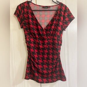 APT.9 cross over v neck blouse with gathered size S red & black.